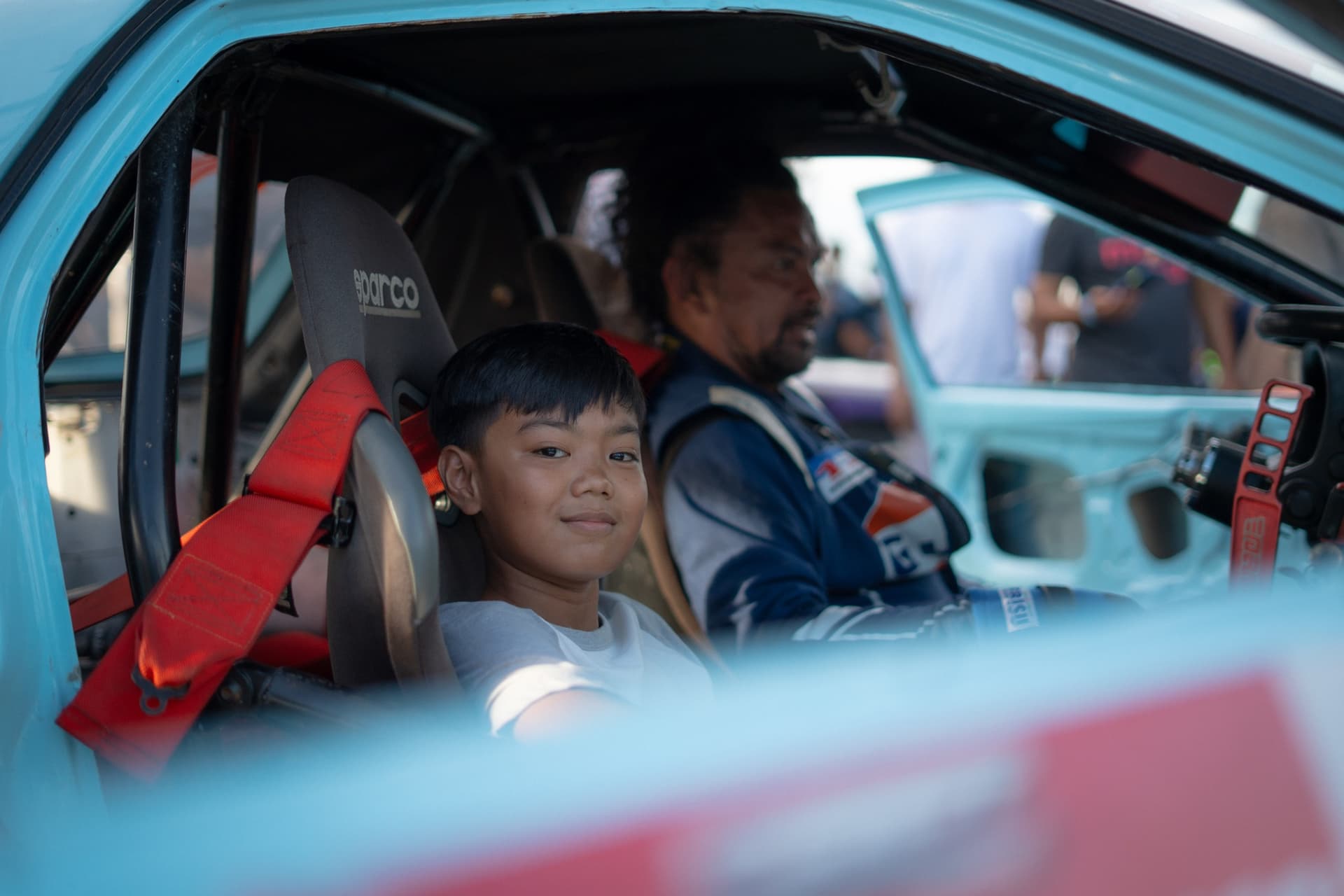 Boodie with kid in car