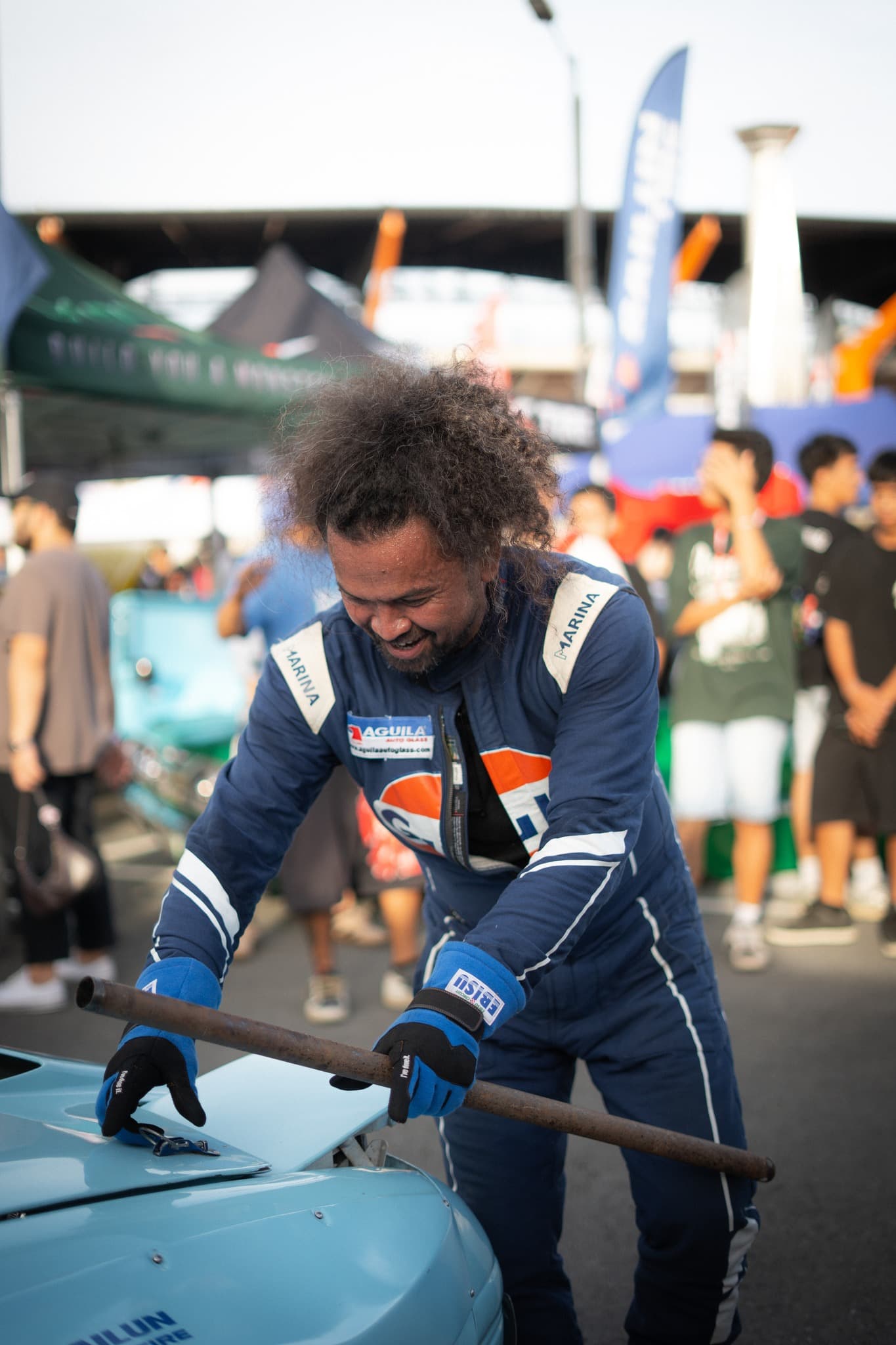 Boodie working on car